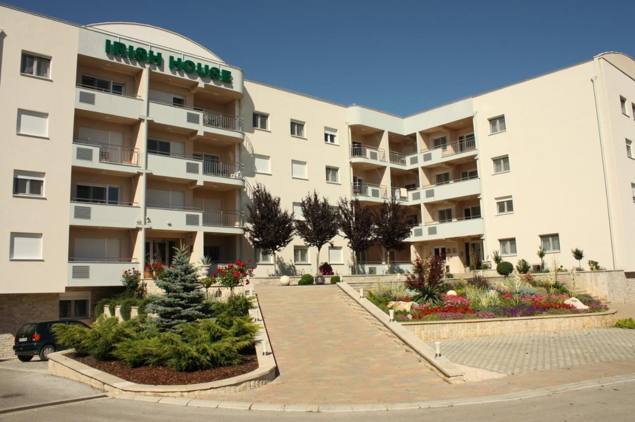 Irish House Medugorje Aparthotel Buitenkant foto